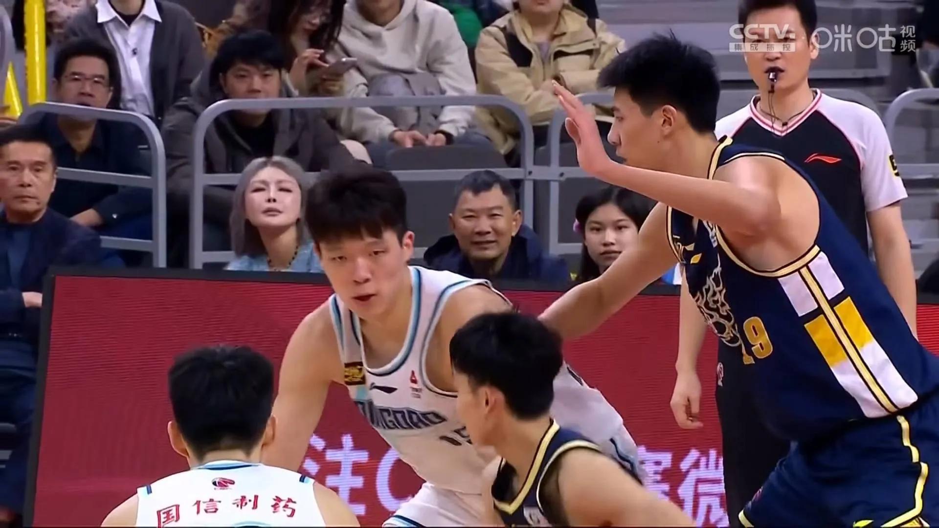 青岛队神奇逆转取胜，惊艳全场