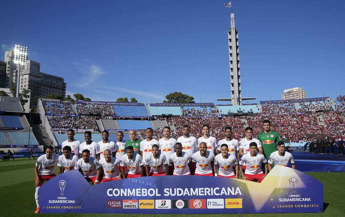 新西兰队员风采独特，备受瞩目