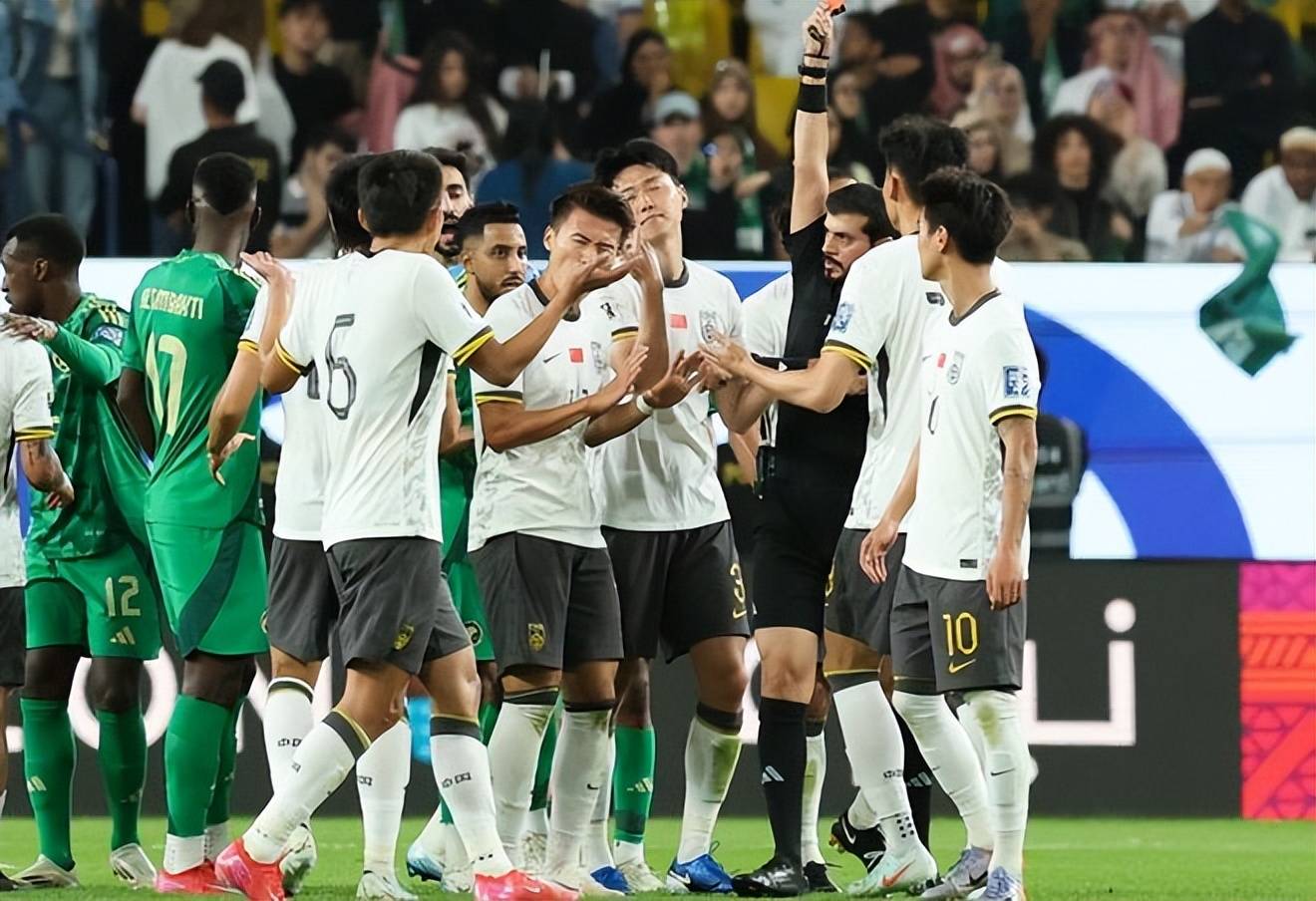 亚洲足坛风云变幻，实力强队陷入困境的简单介绍