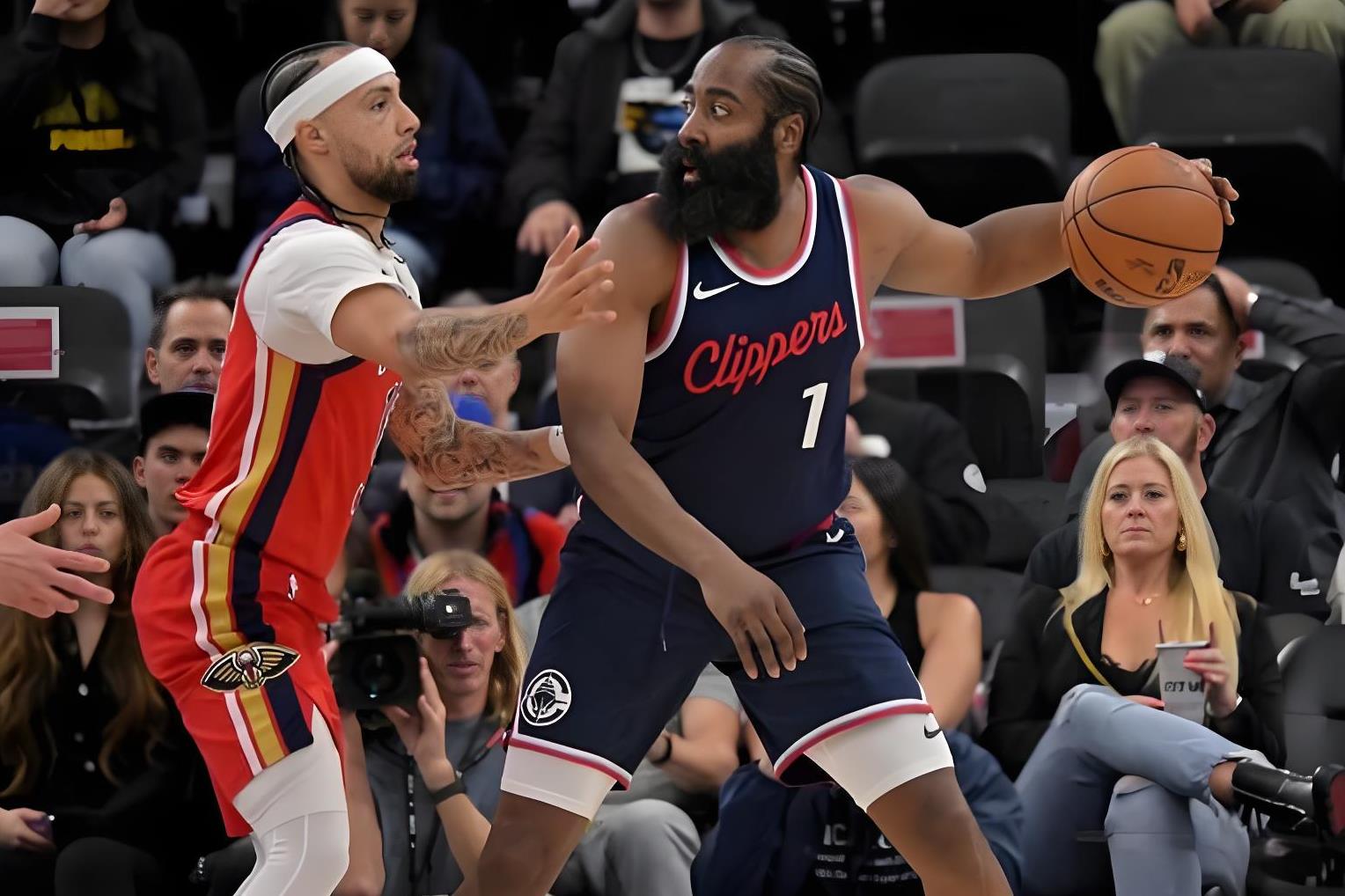 快船大胜鹈鹕，战绩4比0横扫晋级西部半决赛的简单介绍