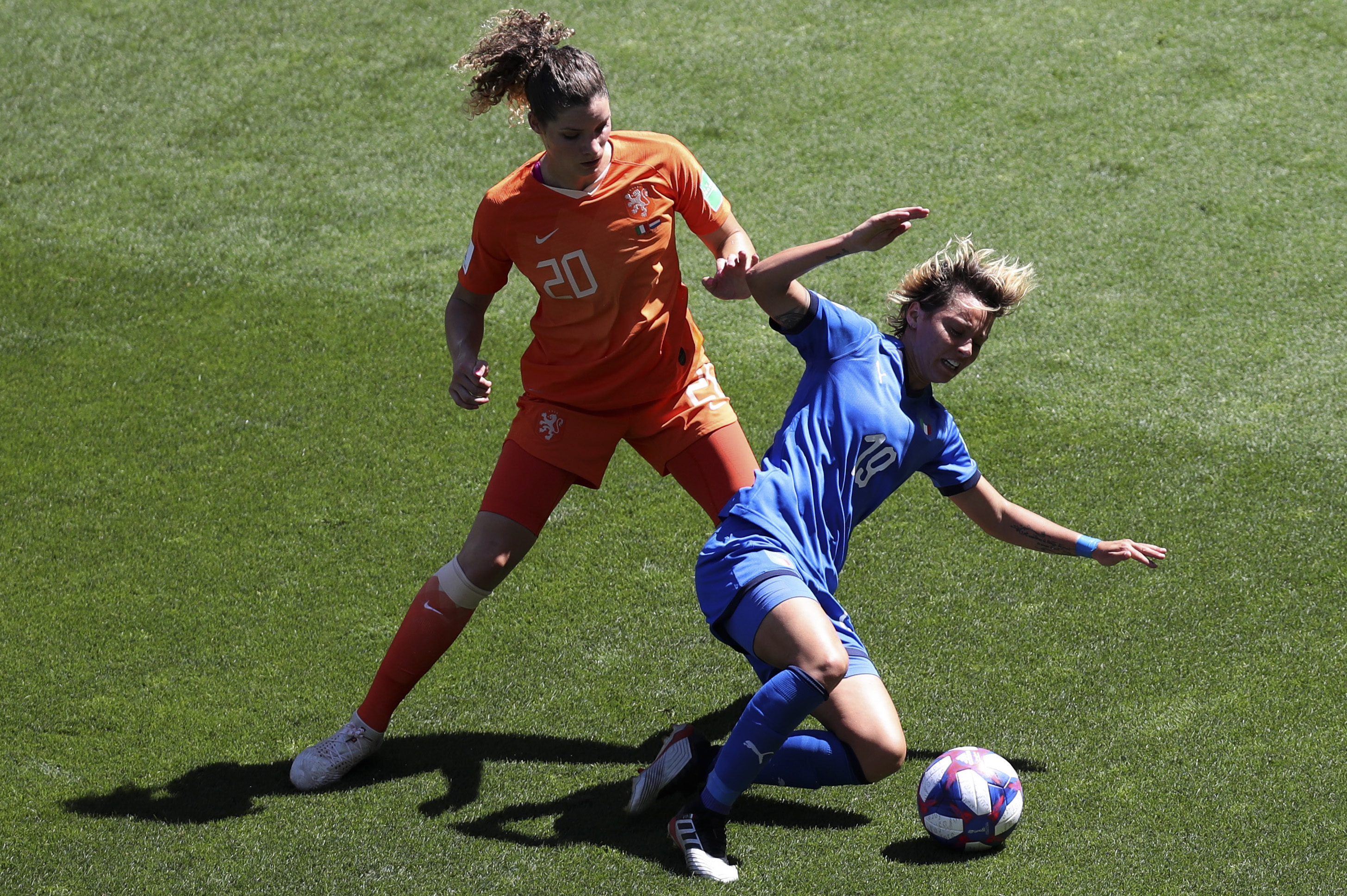 瓦朗谢纳球队经历连败,需调整战术 瓦朗谢纳球队经历连败,需调整战术