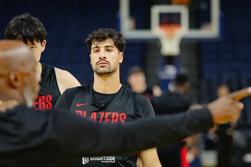 开拓者球员合练备战下一场比赛