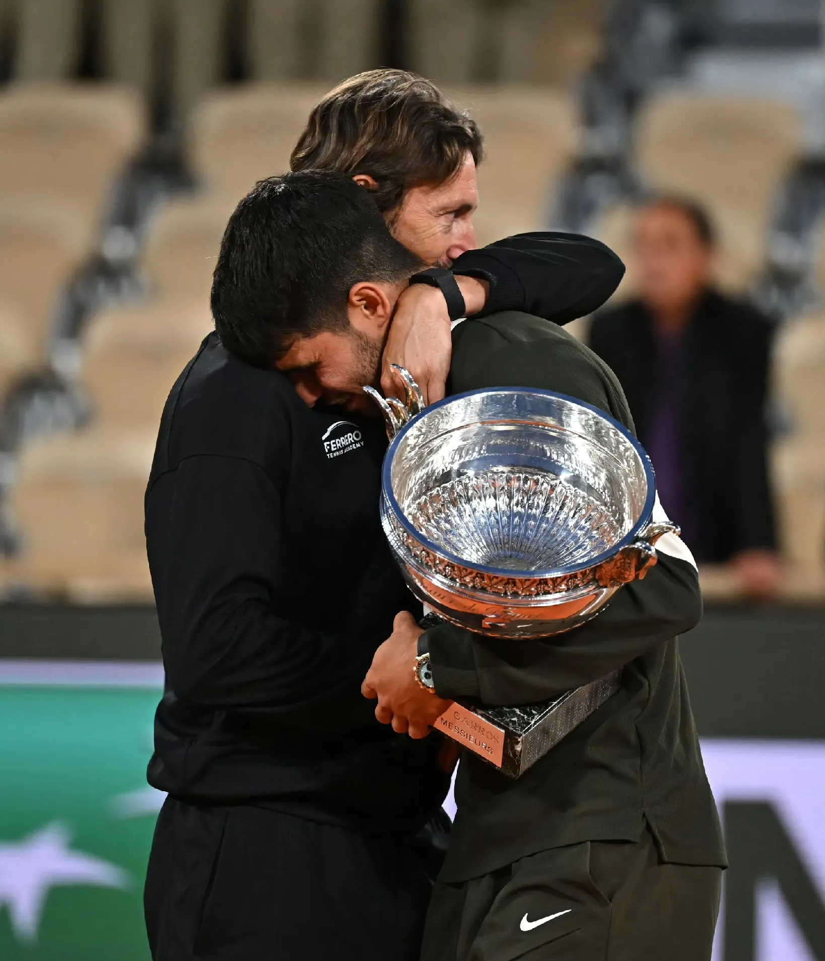 卡利亚里队主场不敌对手，主帅下课的简单介绍