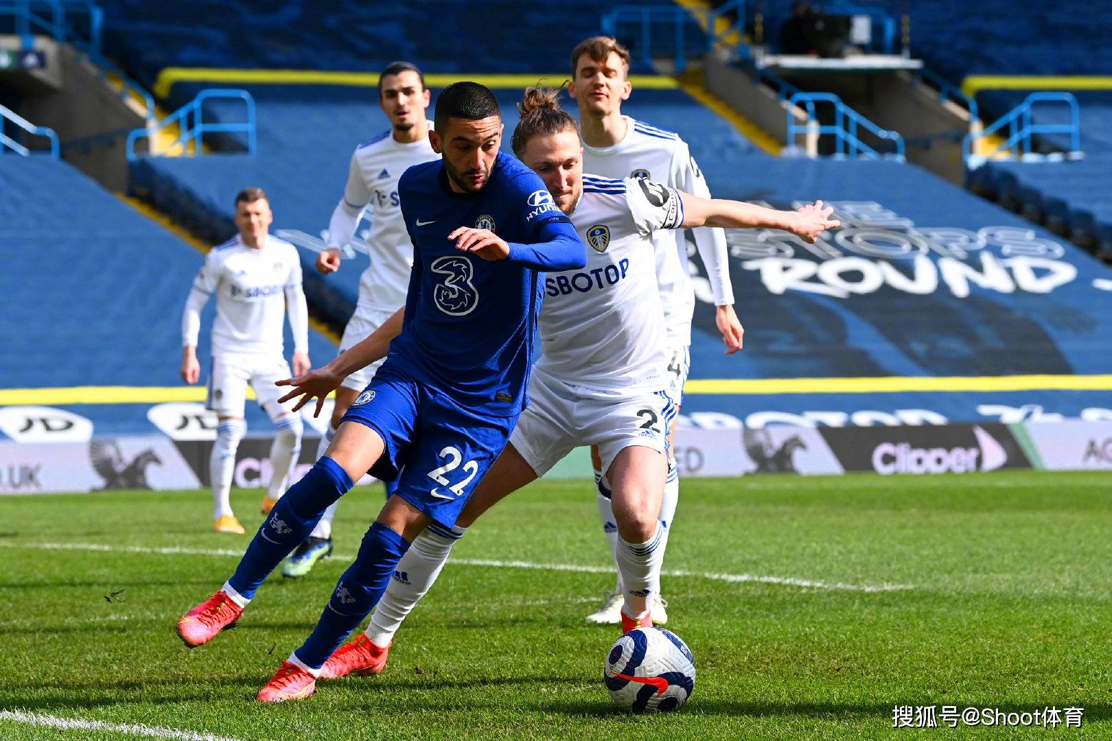 包含切尔西客场获胜，稳固联赛前列位置的词条