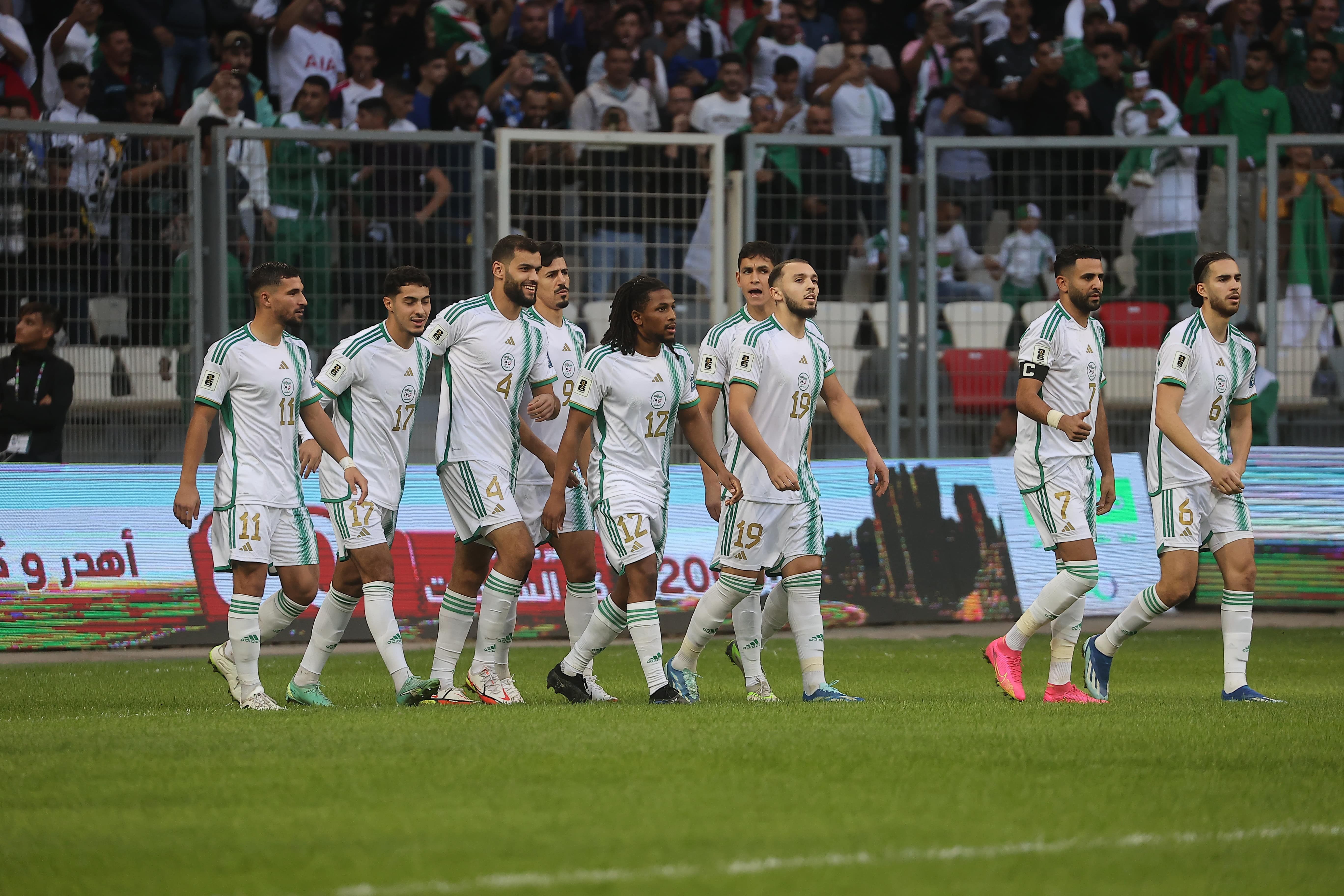 安哥拉女子足球运动员备战比赛