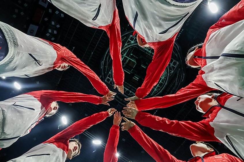 关于火爆场面！球队在场上奋力拼杀向胜利前进的信息