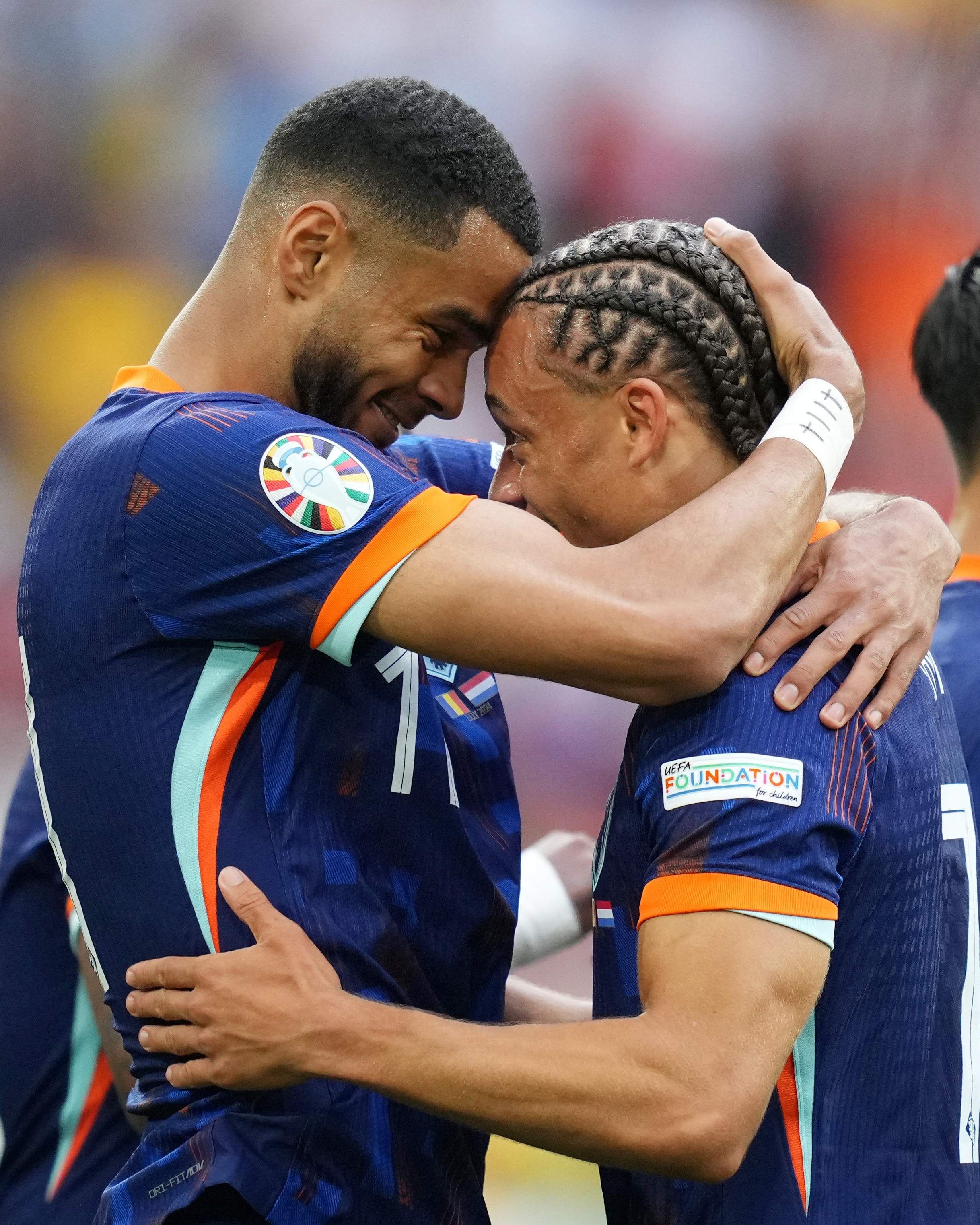 关于罗马尼亚队获胜，晋级希望增大的信息