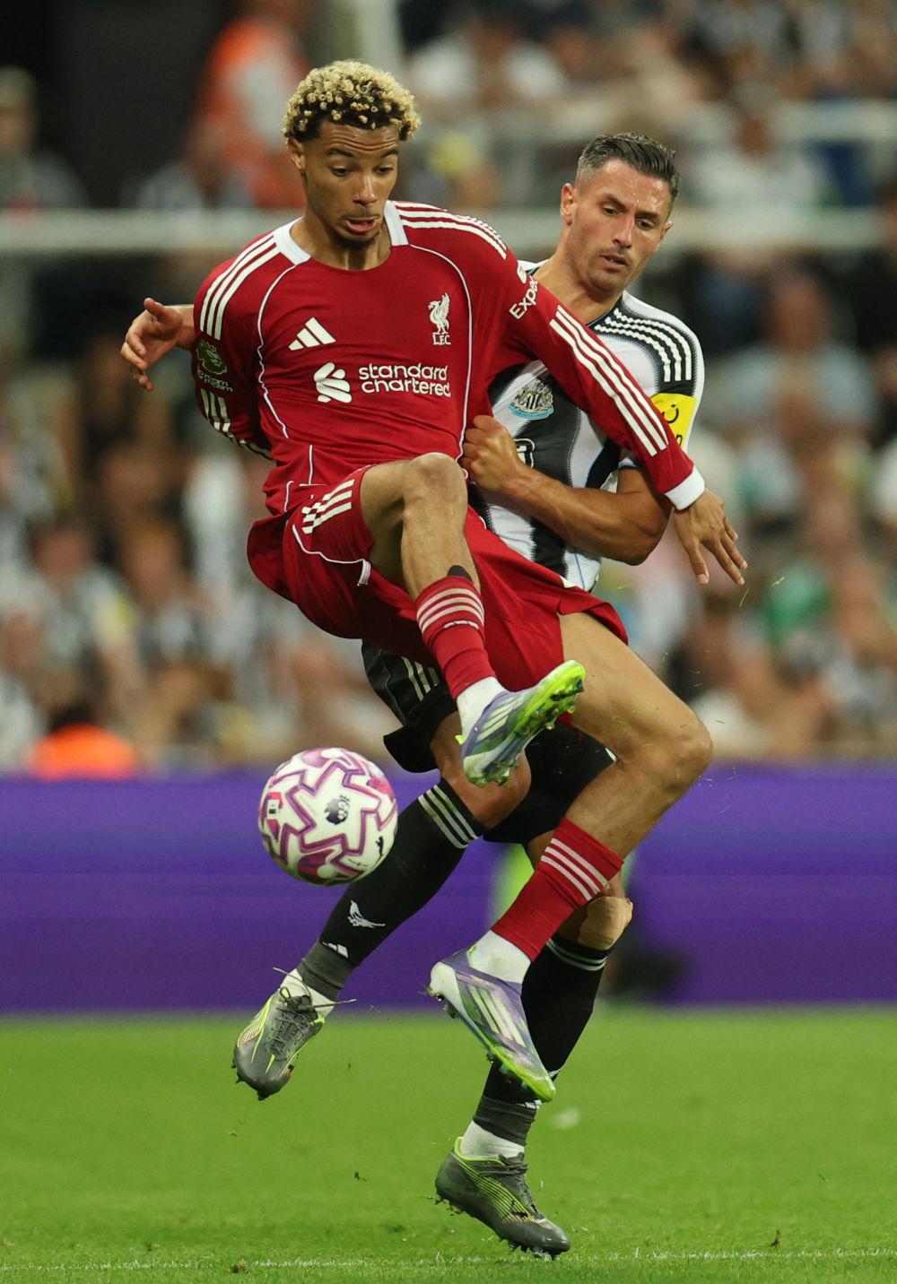 爱游戏体育官网-包含利物浦客场击败沃特福德，取得三连胜的词条