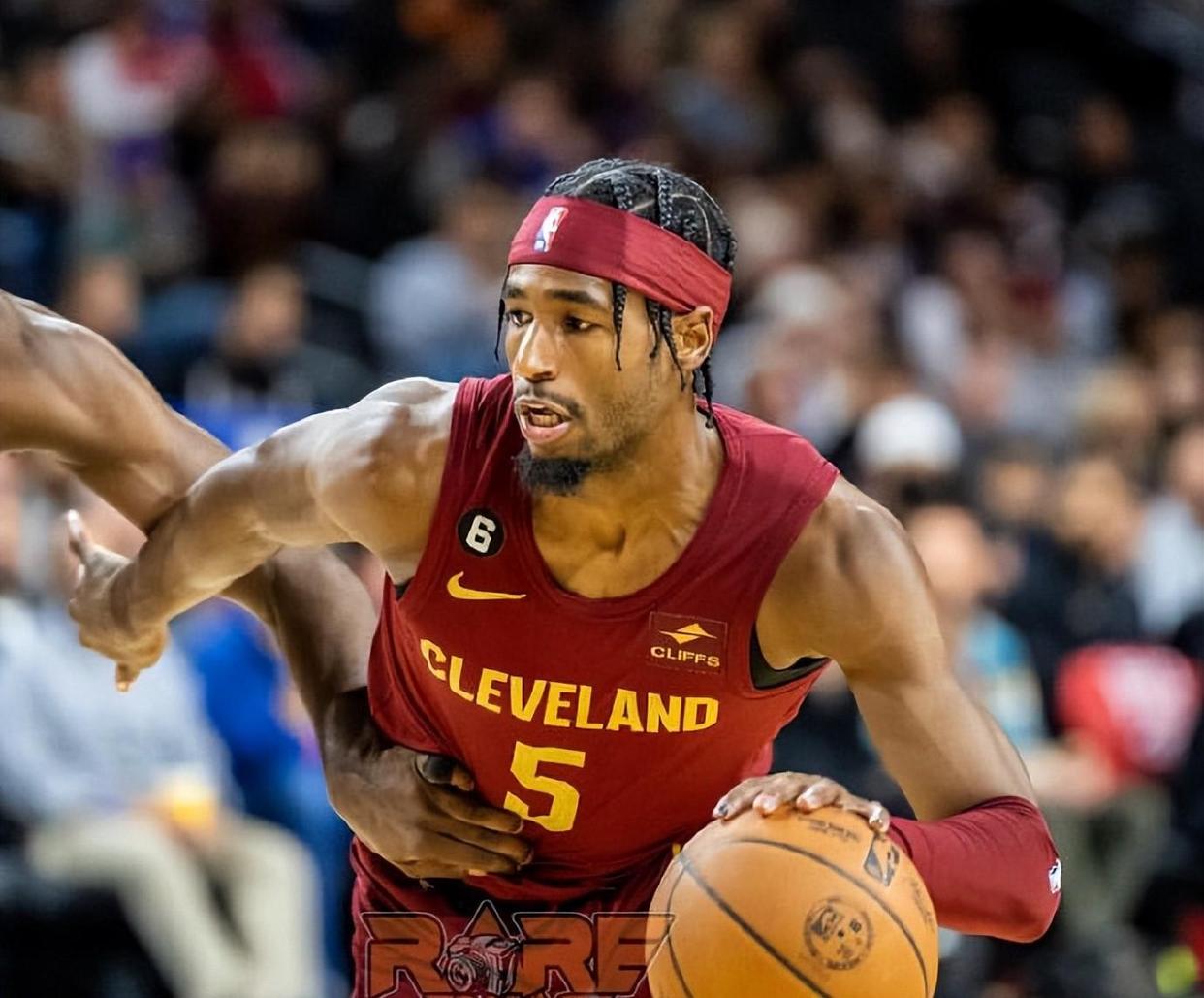 包含骑士新秀出色表现，为球队带来曙光的词条